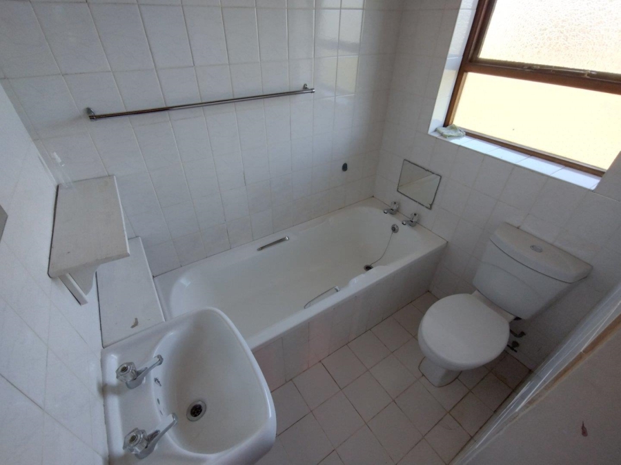 5 Bedroom Property for Sale in Wavecrest Eastern Cape